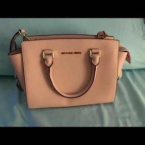 Beautiful like new pink Michael Kors purse